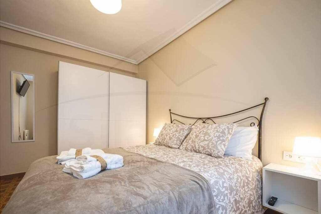 Apartamento El Llar Del Gueelu Gijón Exterior foto